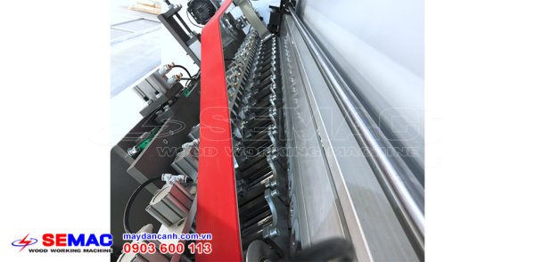 Băng tải rulo ép nghiêng máy dán cạnh noline