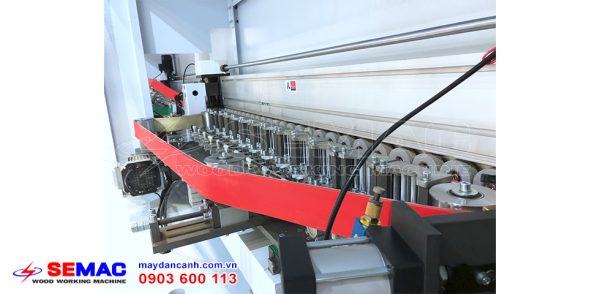 Băng tải rulo ép thẳng máy dán cạnh acrylic noline