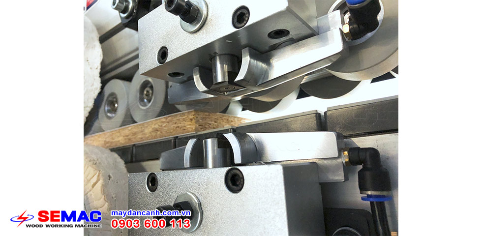 phun-lam-sach-may-dan-canh-khong-duong-line Phun làm sạch máy dán cạnh không đường line