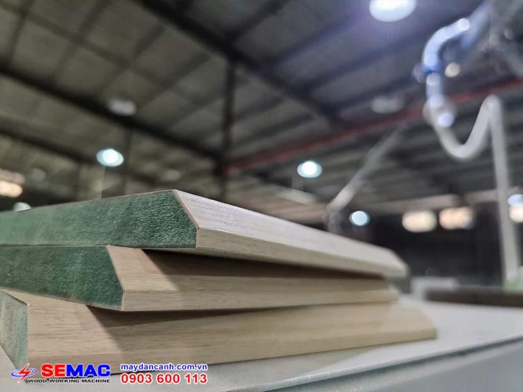 Bàn giao máy dán cạnh tích hợp thẳng nghiêng